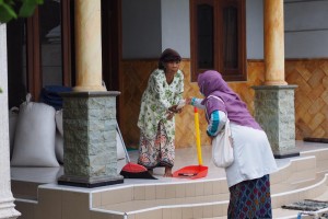 Mahasiswa Unisda Lamongan Asal Thailand berbagi Takjil (2)