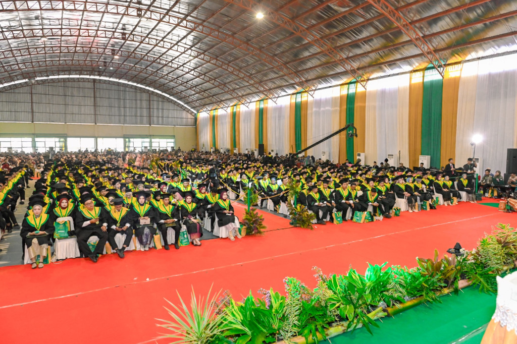 Semarak Wisuda ke-38 Unisda Lamongan Perayaan Khidmat dengan Sentuhan Inovatif (3)